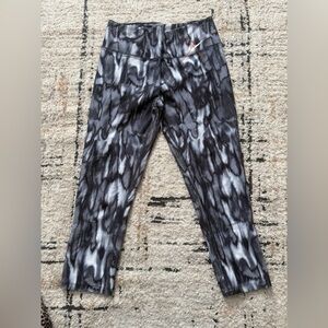 Nike Black and Gray Patterned Leggings